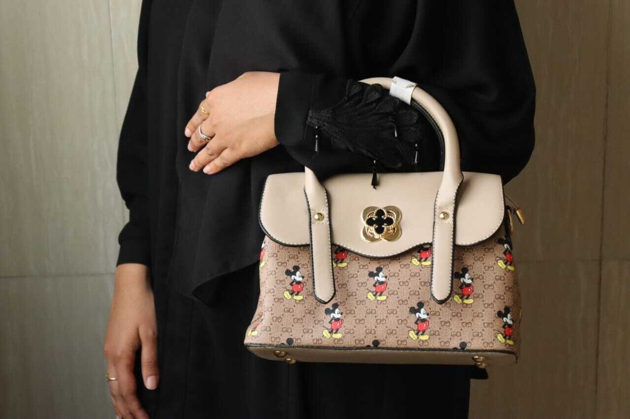 Stylish Mickey Handbag for Disney Fans