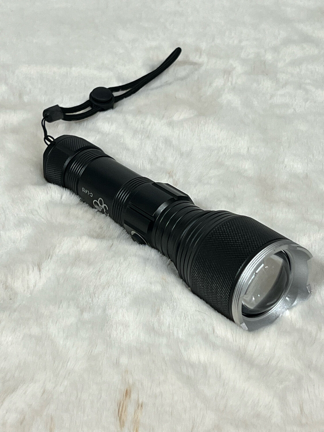 P90 360 C-L415 Rechargeable Super Light Flashlight