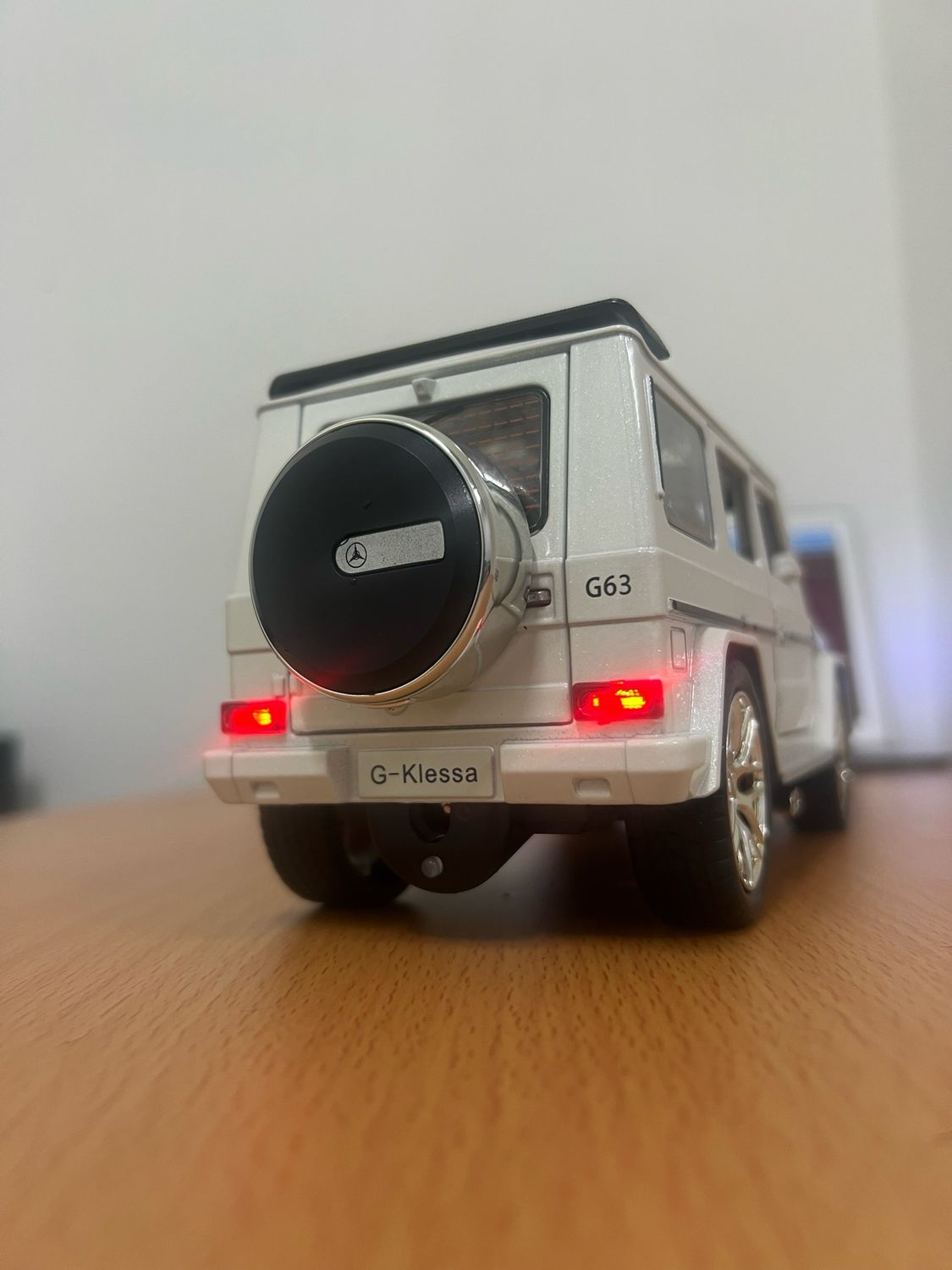 Premium G-Wagon Metal Toy with Smoke Effect & Open Doors