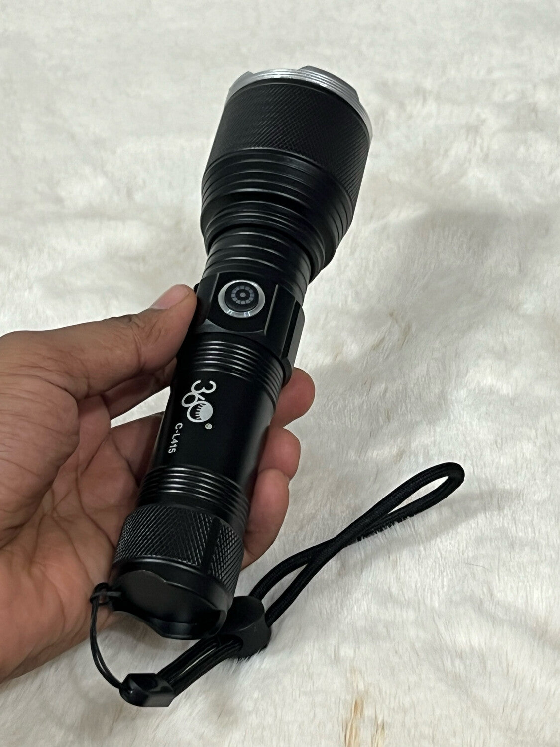 P90 360 C-L415 Rechargeable Super Light Flashlight