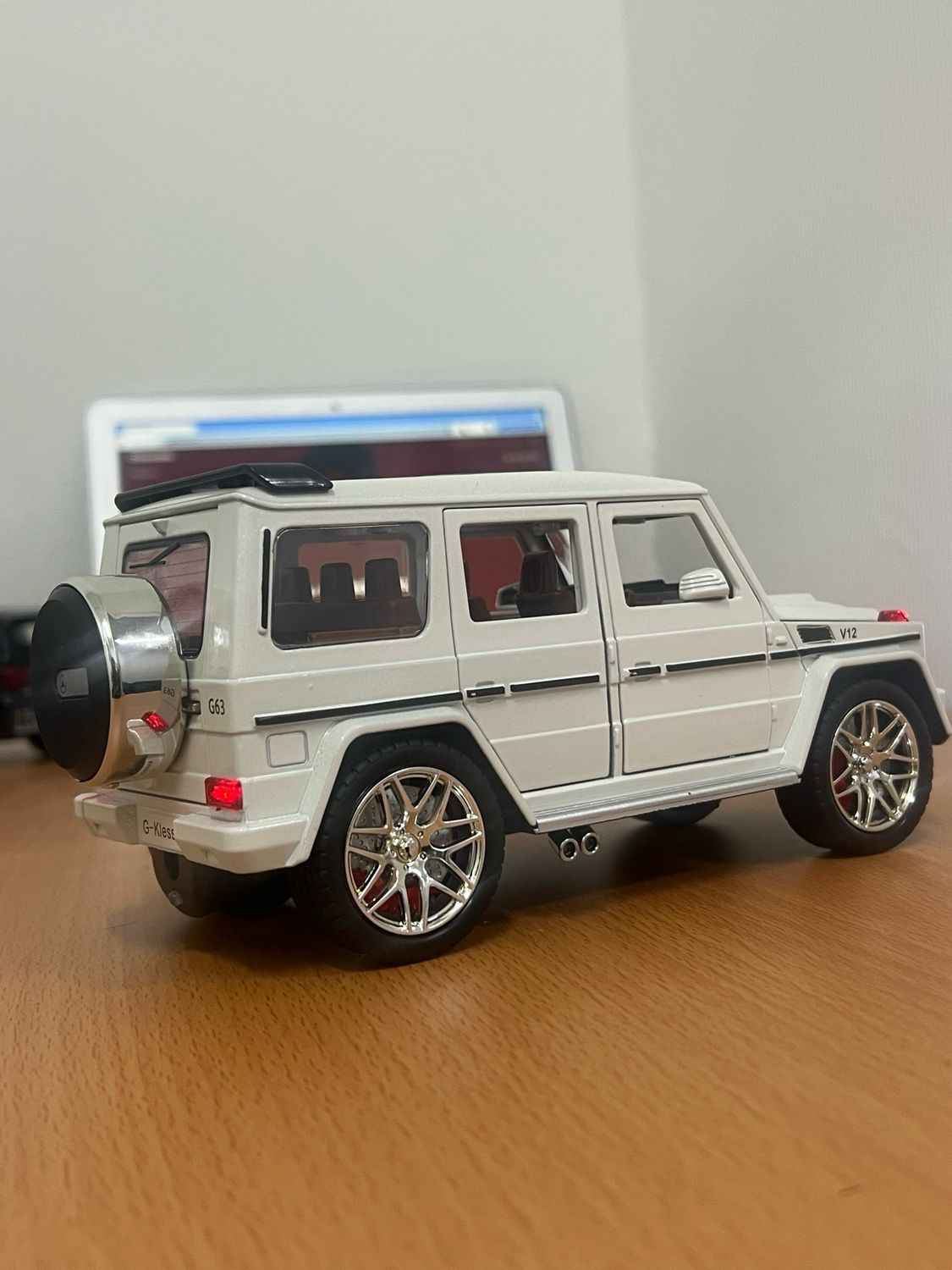 Premium G-Wagon Metal Toy with Smoke Effect & Open Doors