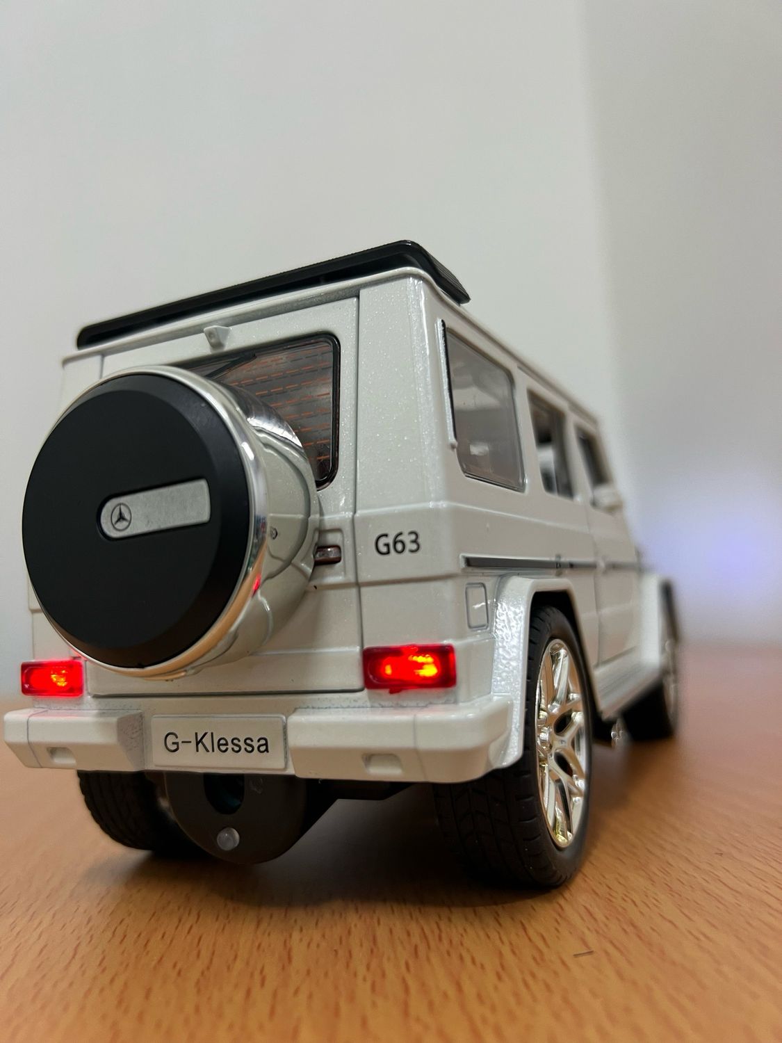 Premium G-Wagon Metal Toy with Smoke Effect & Open Doors