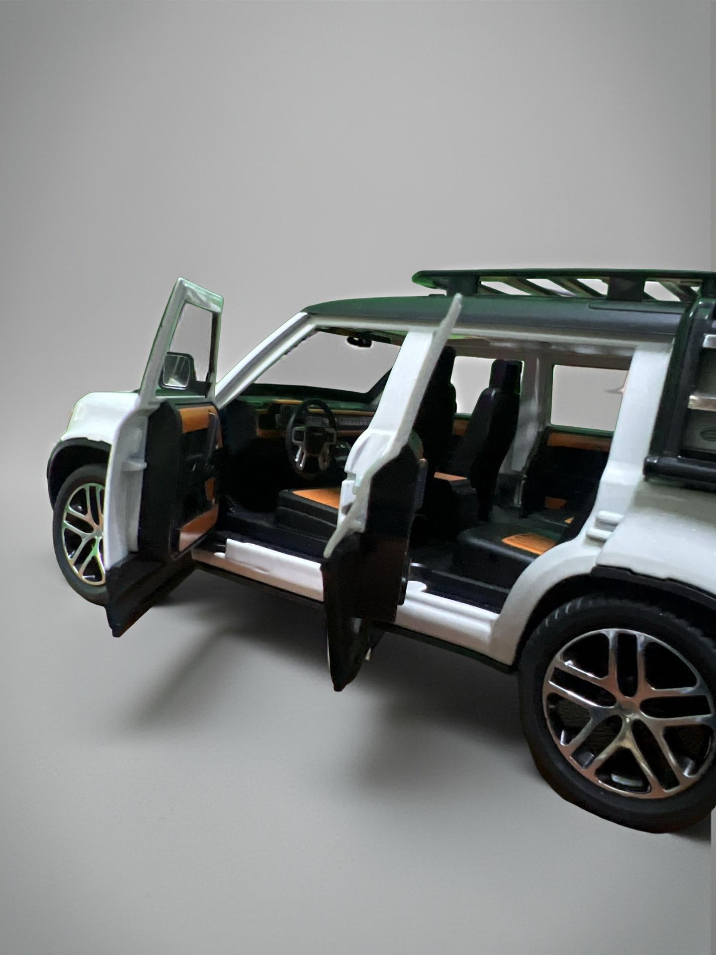 DEFENDER 4x4 Metal SUV Toy Car – Openable Doors, Lights & Sounds, Pull-Back Action